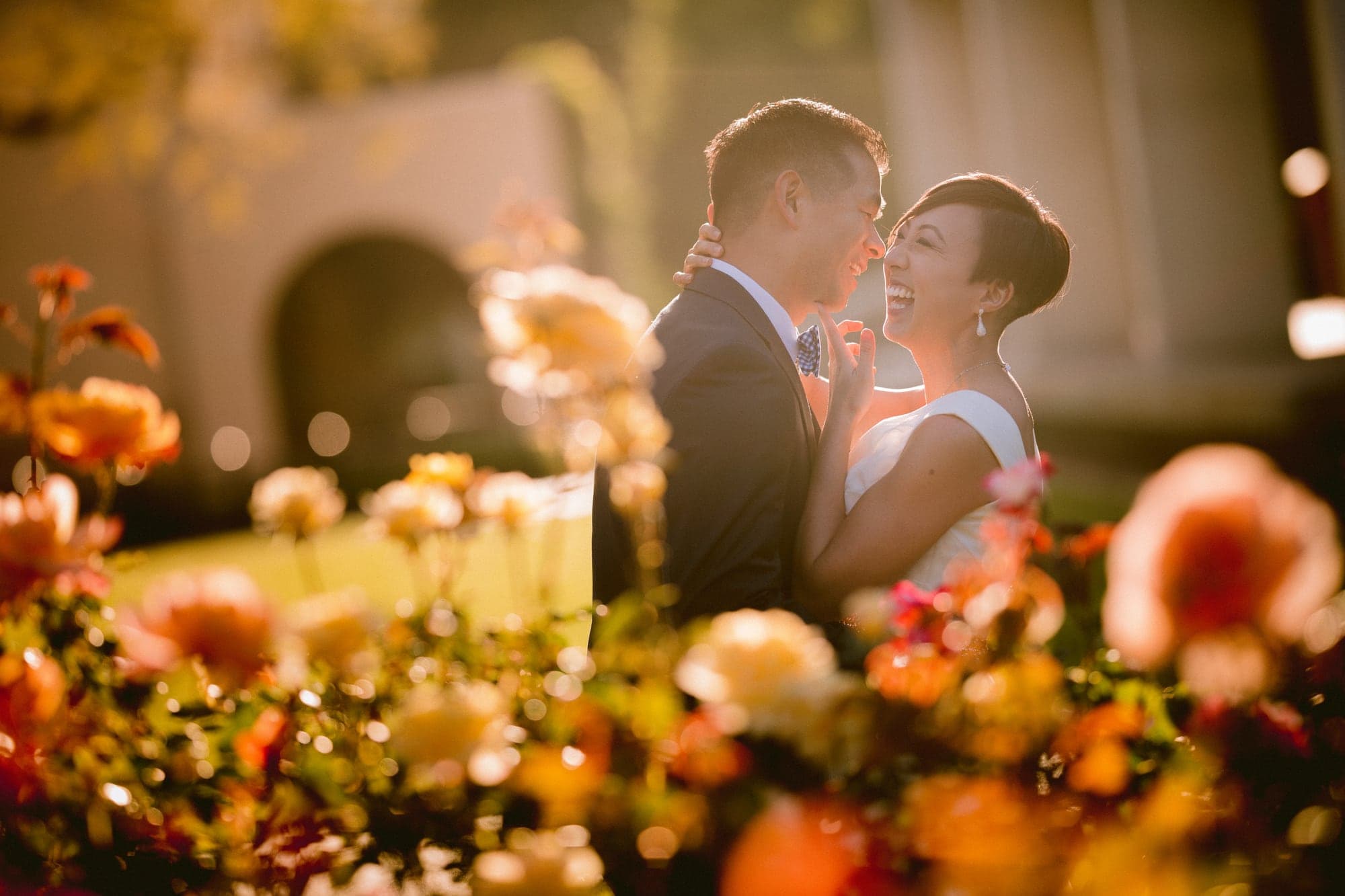 Wedding couple in golden light and spring flowers