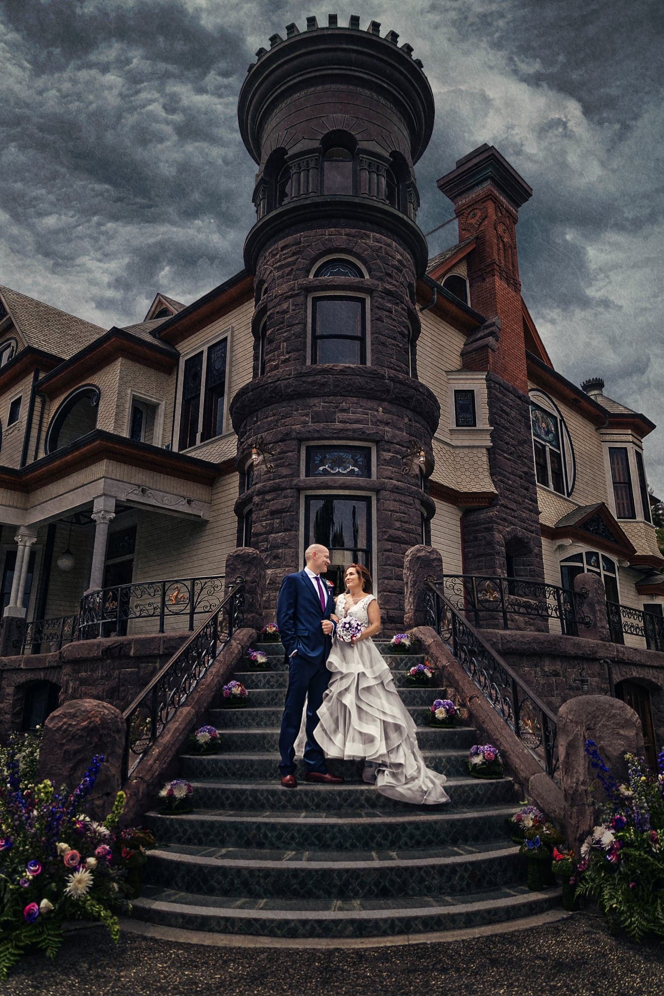 Wedding couple in front of the Victorian mansion