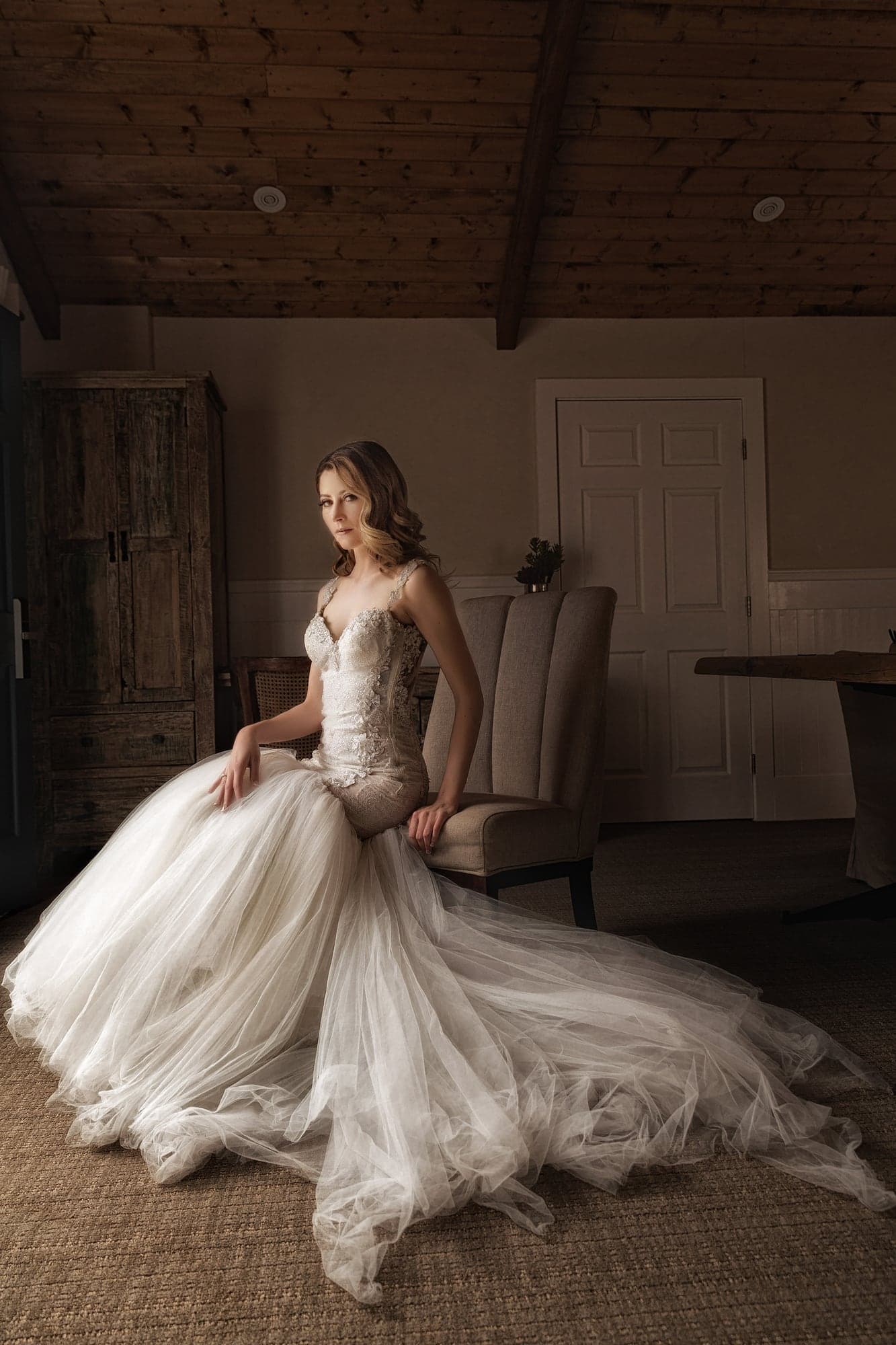 Bride in her fitted lace wedding gown