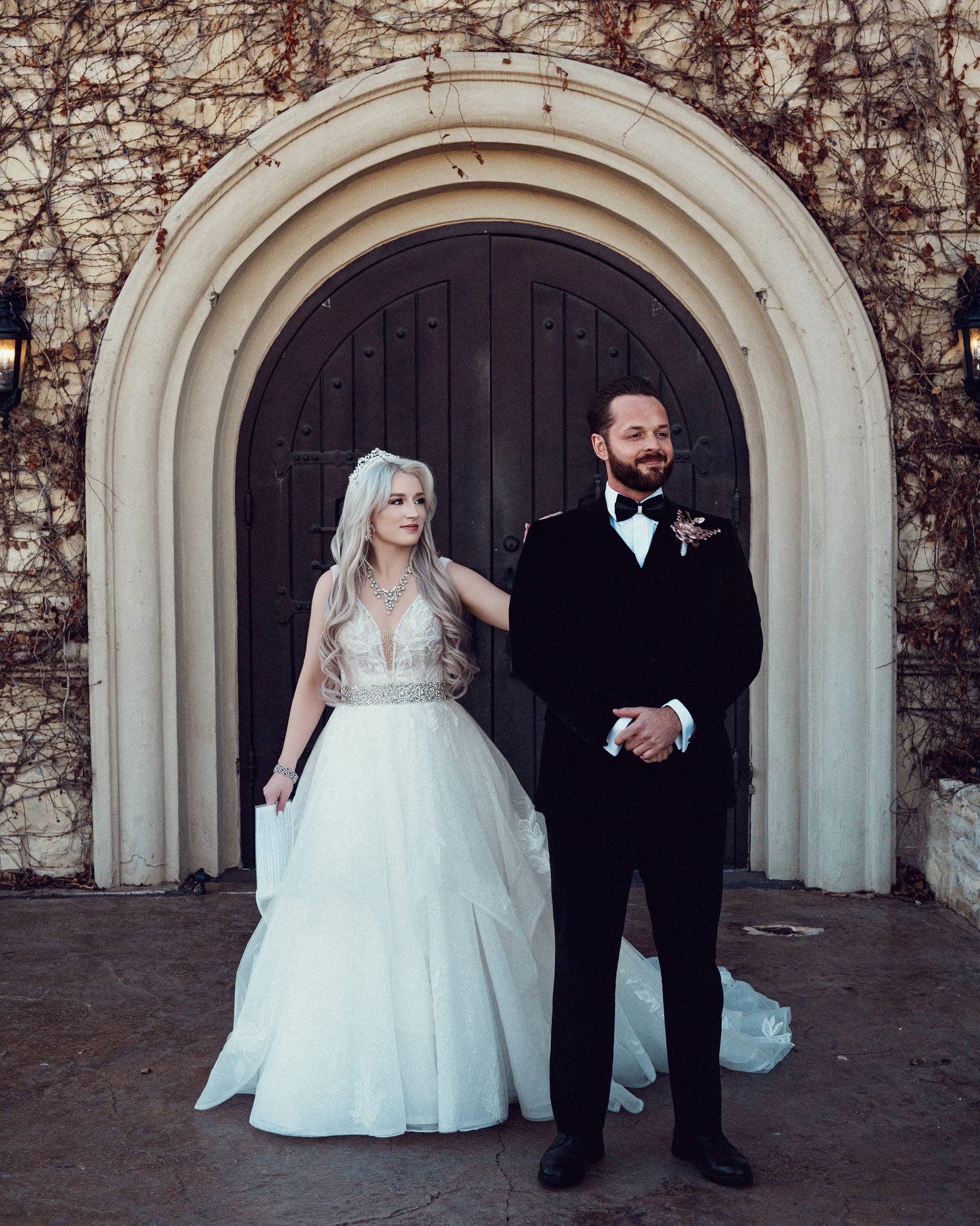 Carly and Christopher's first look at the ivy-covered arch at Knotting Hill Place
