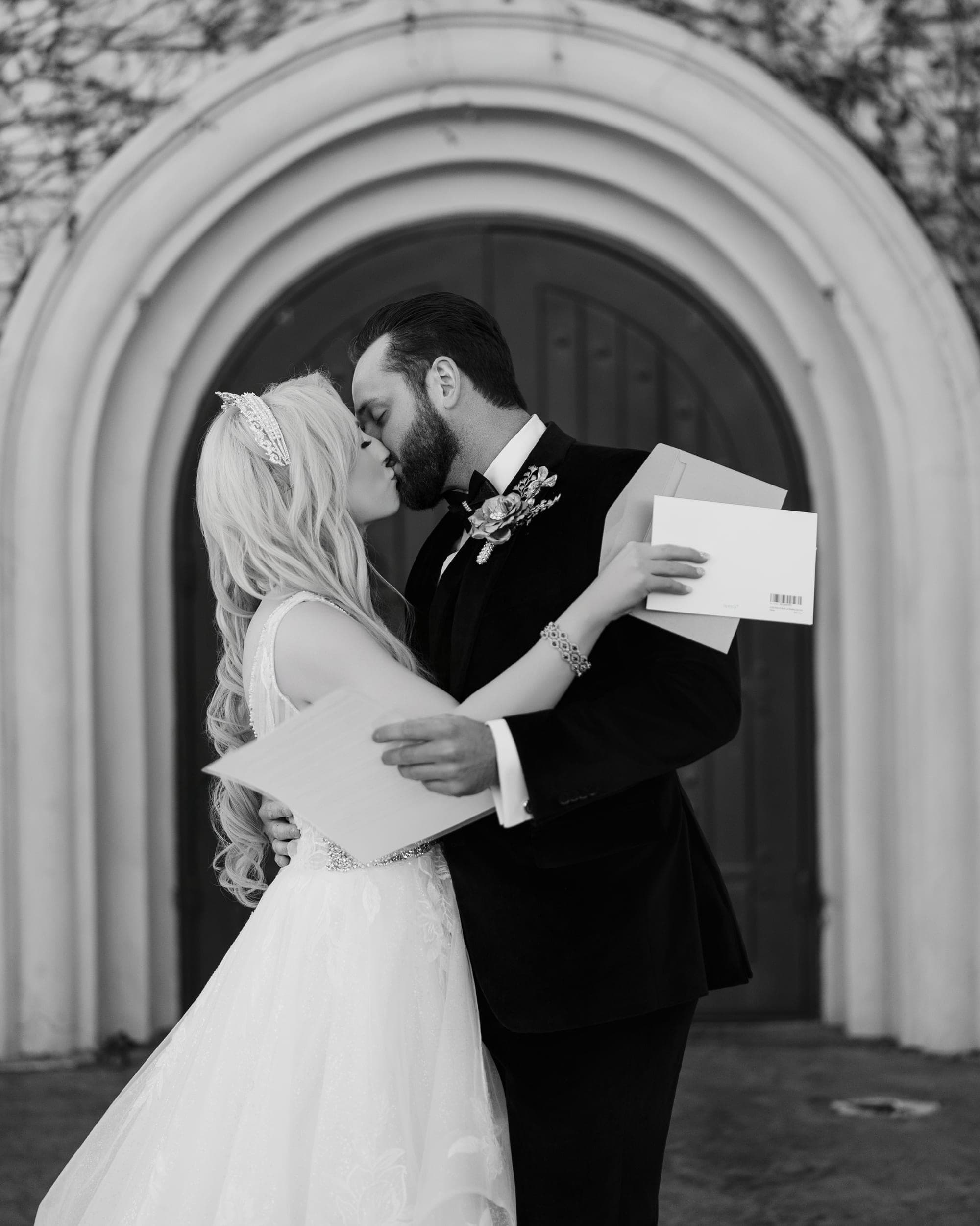 Carly and Christopher kissing beneath the stone arch, letters still in hand
