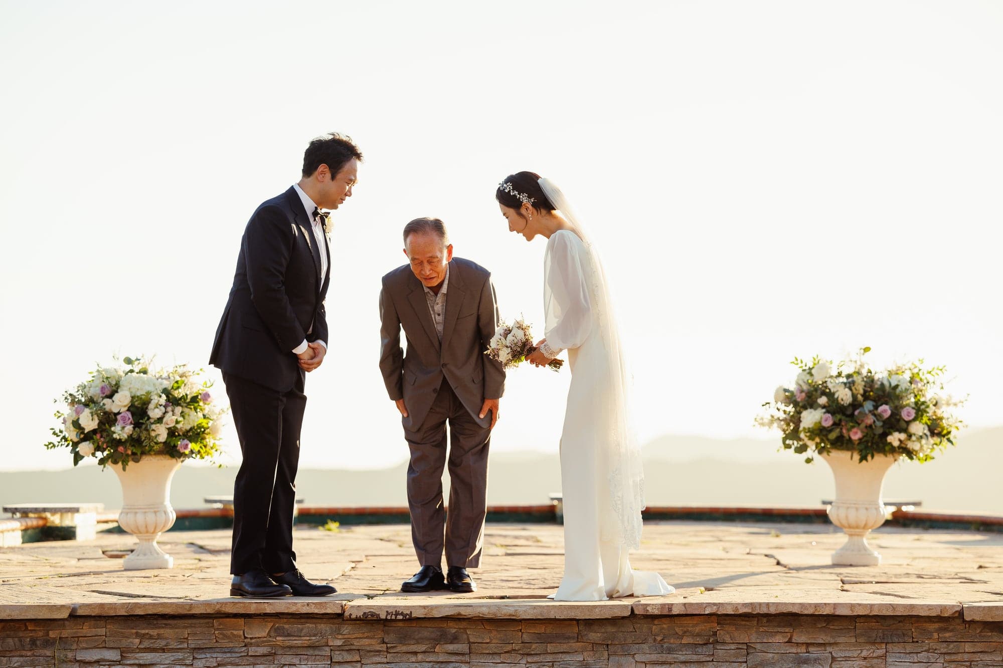 Lauren and Lee exchanging vows on the mountaintop