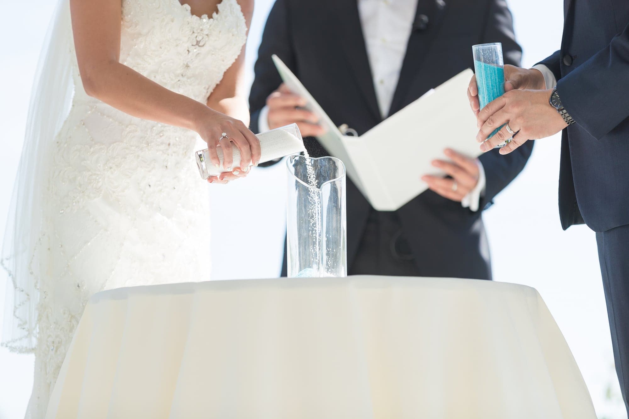 Vianne and Alan cutting their wedding cake