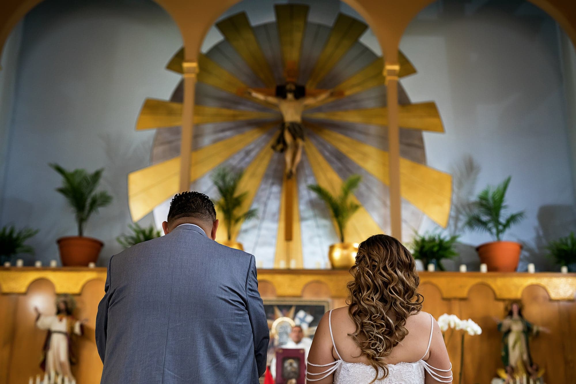 Francisco and Alejandra kneeling at Resurrection Catholic Church