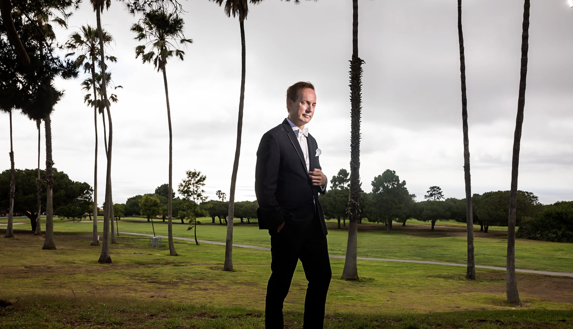 Groom among the palms on the clifftop course at Los Verdes Golf Course, Rancho Palos Verdes